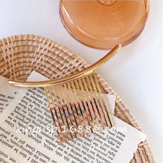 ヘアアクセサリー　コーム　メタルコーム　ゴールド　韓国ヘアアクセサリー